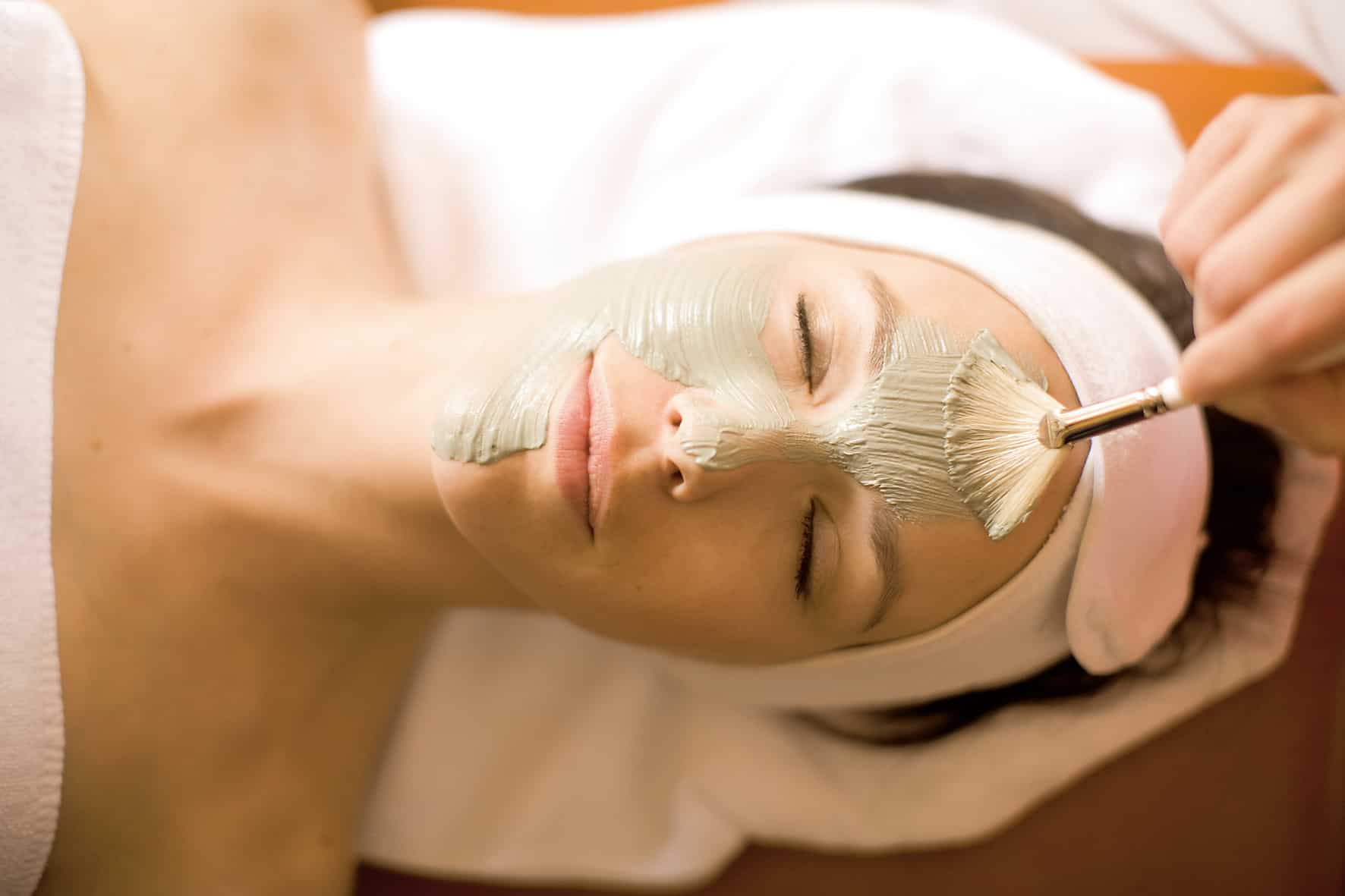 conversory-puchasplus-heilmassagezentrum-gesichtsmaske-frau