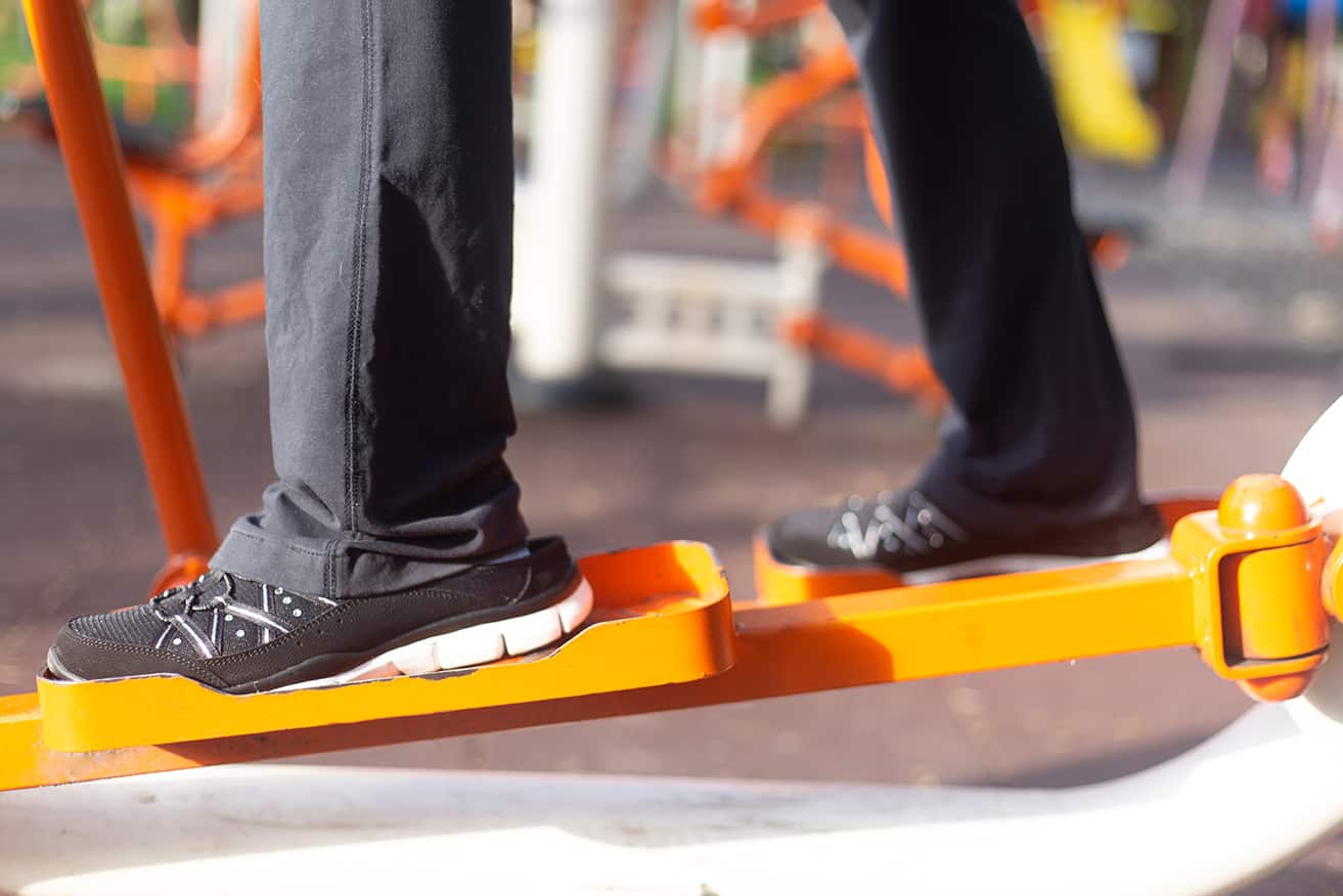 exercisingonthesimulatorforlegsrunningandwalkingstepper