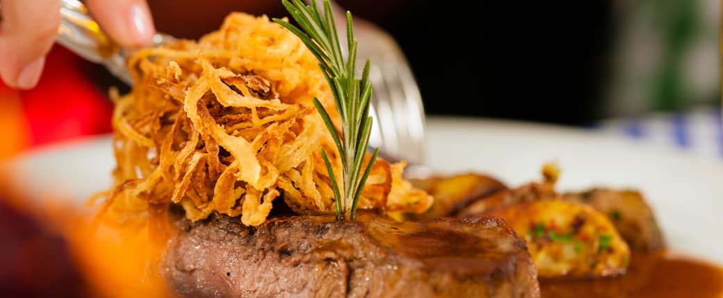 essen-in-einer-bayerischen-wirtschaft-oder-restaurant