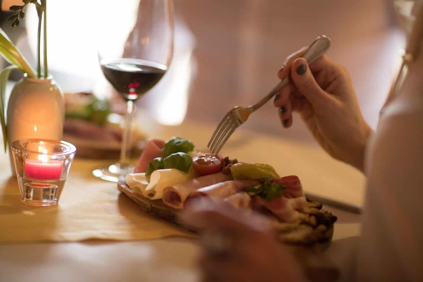 get_field('accordion_image' , $post->ID)['filename']